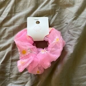 NWT Pink and Daisy Two Piece Scrunchie set